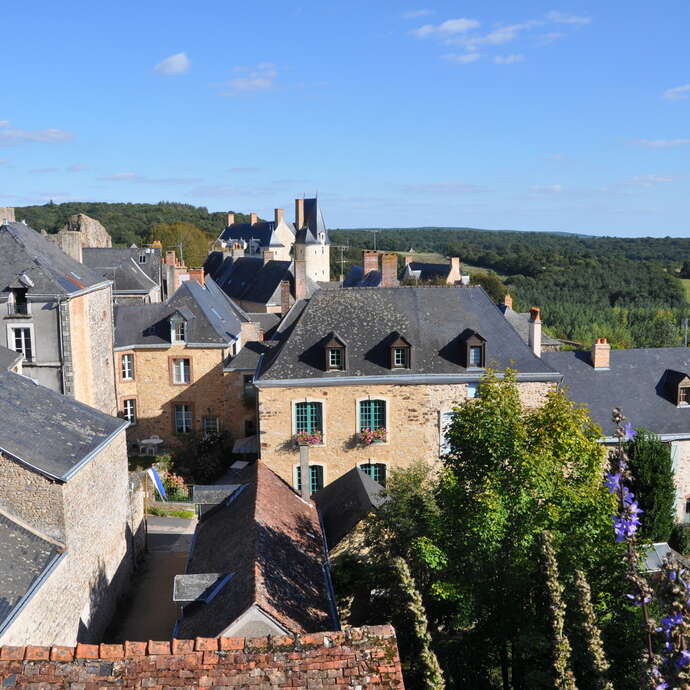 Visite-découverte de Sainte-Suzanne, cité médiévale