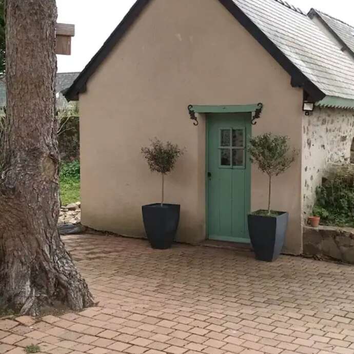 LA CABANE AU FOND DU JARDIN