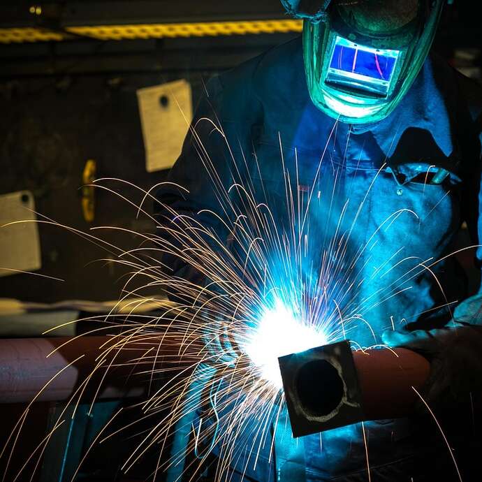 Visite guidée de l'entreprise SMM, expert en soudure et systèmes d’échappement à Bais