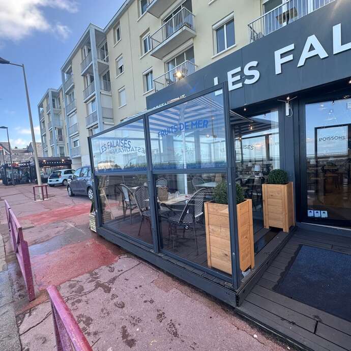 Les Falaises