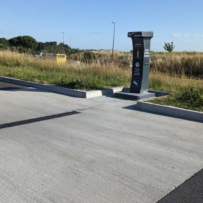 AIRE DE SERVICE CAMPING-CAR STATION LECLERC