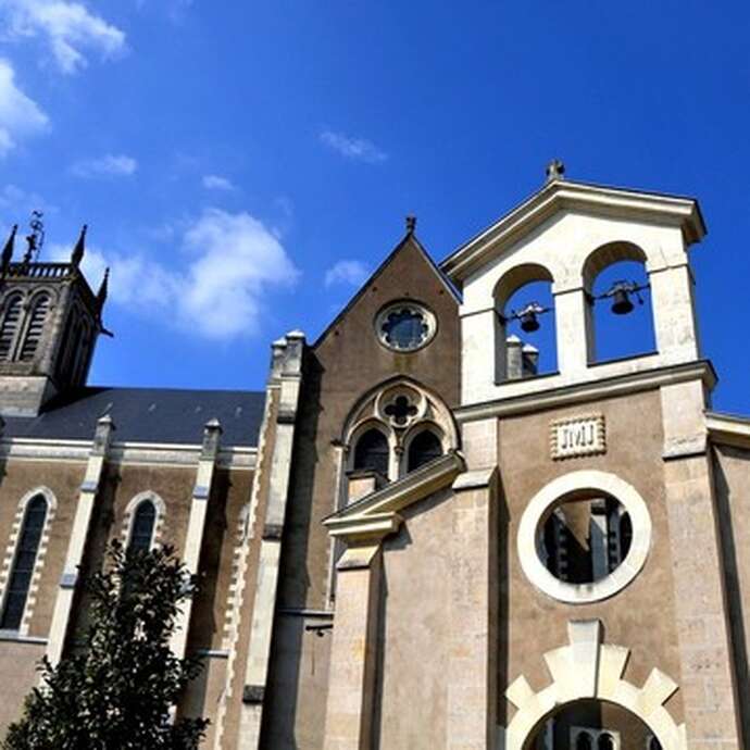 Église Saint-Pierre à Changé