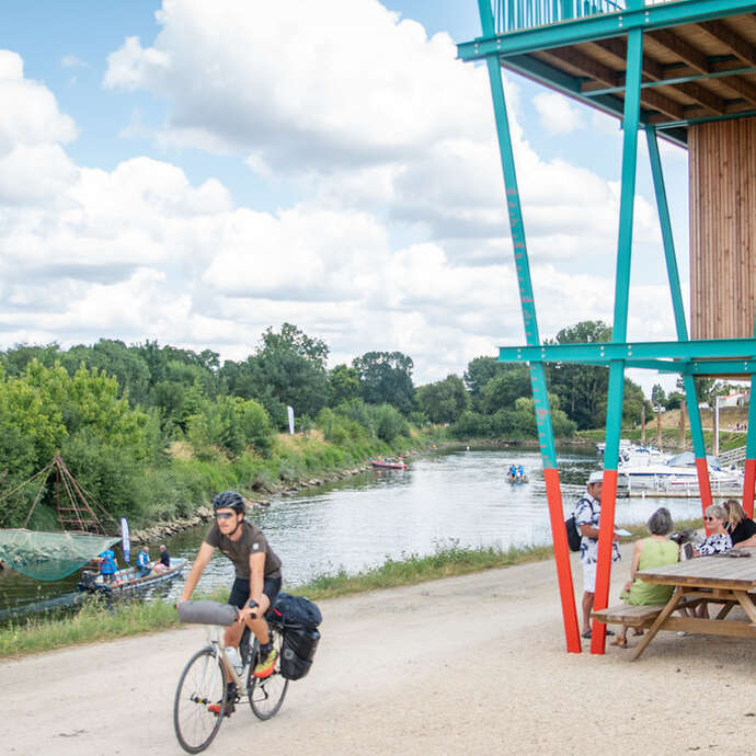 Aire d'arrêt vélo : le Belvédère de la Pierre Percée