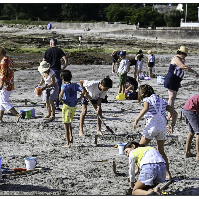 Concours de châteaux de sable pour enfants