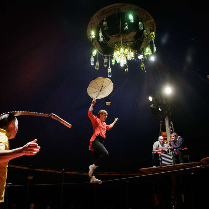 CIRCONOVA : Le Cabaret renversé