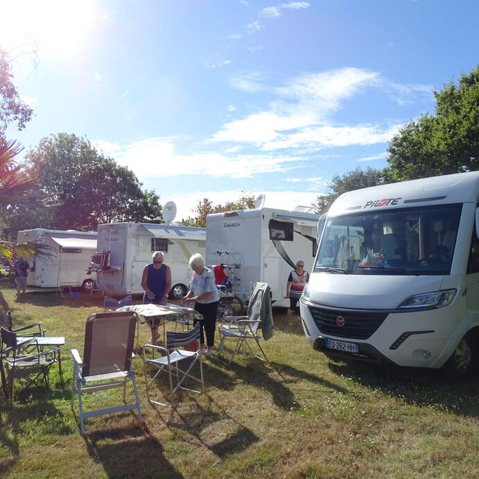 Aire de stationnement et de services - Camping Le Léhan
