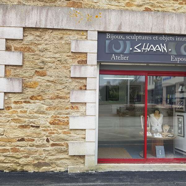 Shaan, Alexandra Gendre