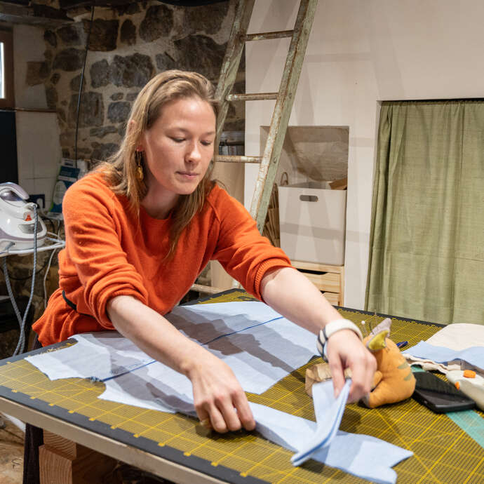 SEMAINES DU TOURISME ÉCONOMIQUE ET DES SAVOIR FAIRE : Réalisation d'un vêtement par Riki Margot
