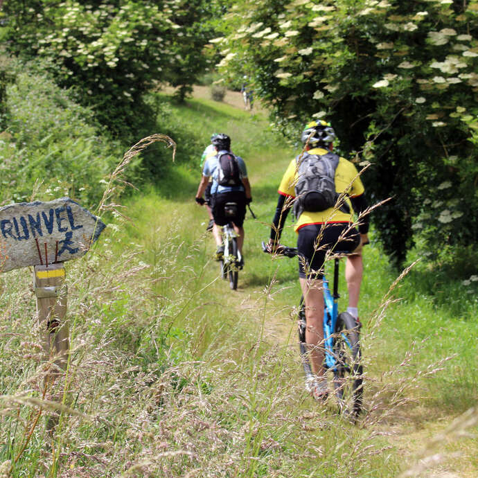 Liaison bourg-plage de Plogastel Saint Germain à la plage de Kerbinigou à Tréogat