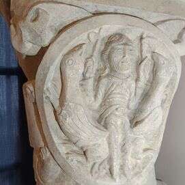 Midi du patrimoine"Redécouvrir un chapiteau roman de la cathédrale Saint-Vincent : L'enlévement d'Alexandre"