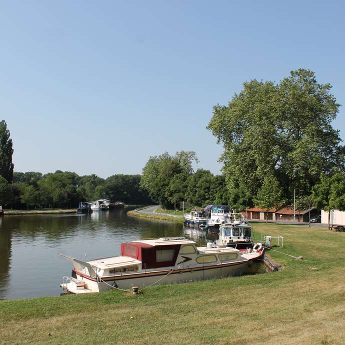 Halte nautique de Génelard