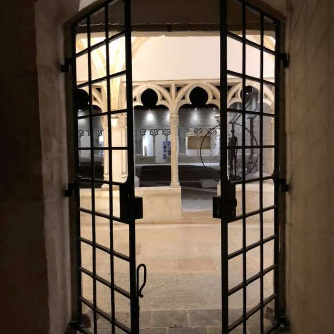 Visites entre chien et loup "À la découverte de la ville et son cloître"