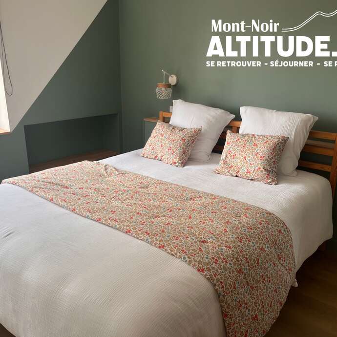 La cachette verte by Altitude 152