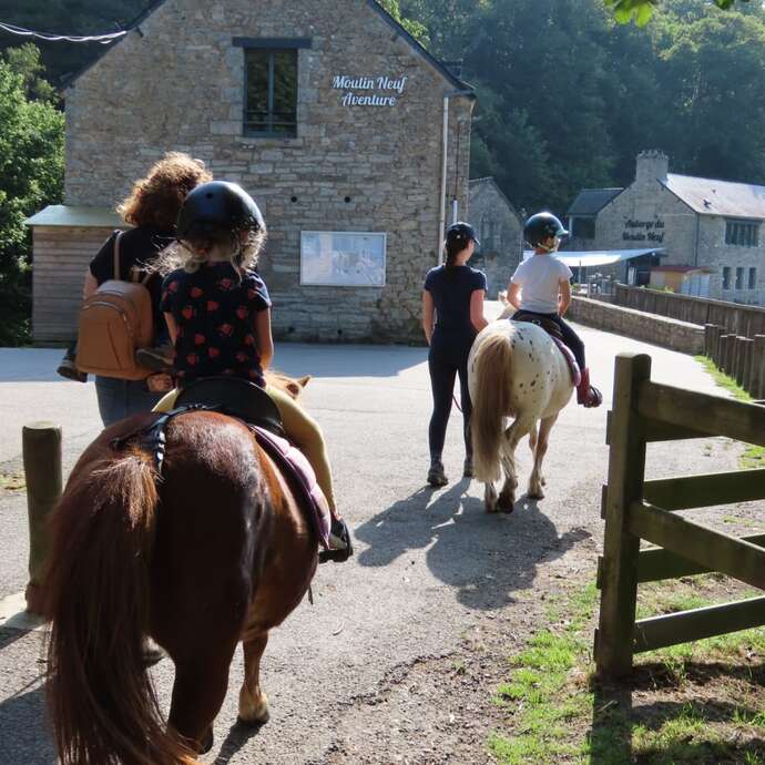 Balades à poney au Moulin Neuf
