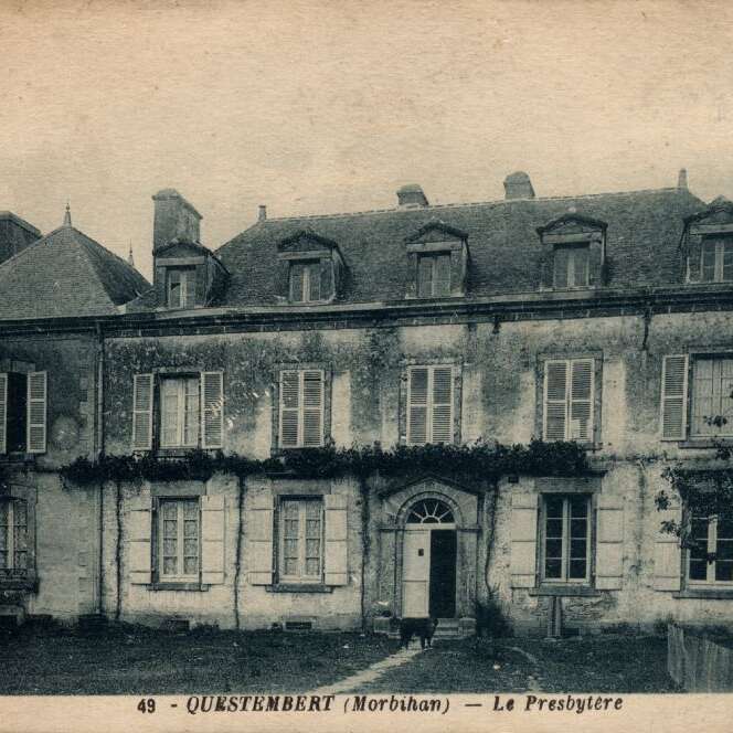 Visite de la cour du Vieux Presbytère