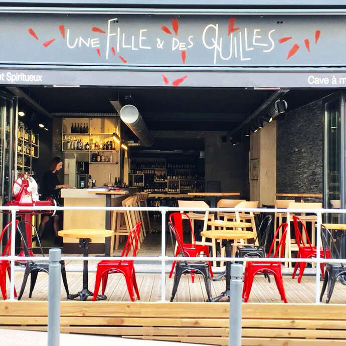 Une Fille & des Quilles