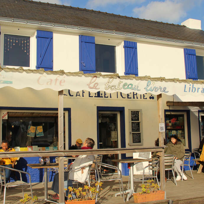 Café-Librairie le Bateau Livre