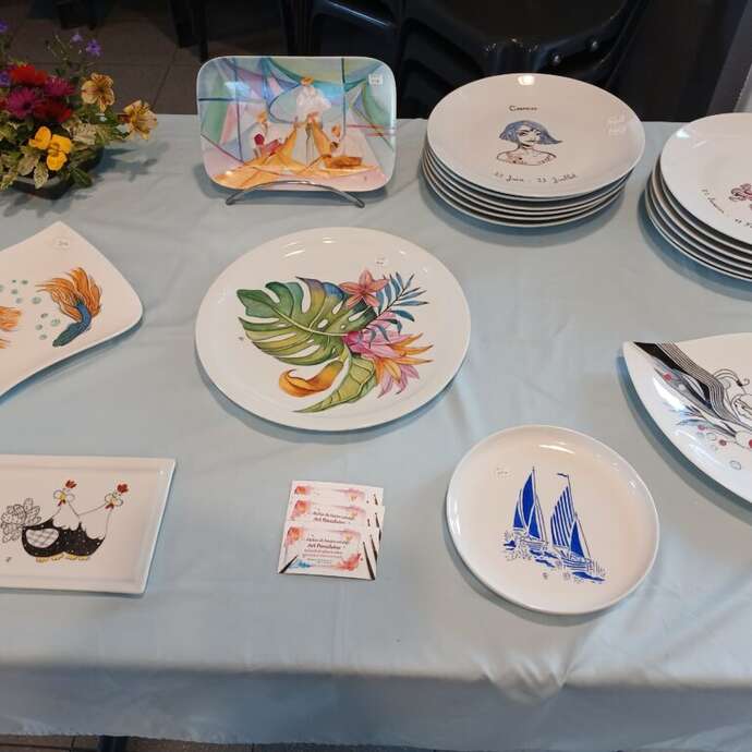 Exposition et vente de peintures sur porcelaine