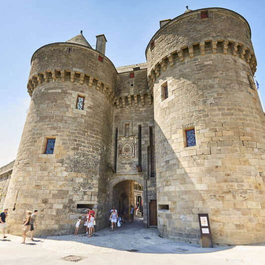 Visite - La Porte Saint-Michel de fond en combles