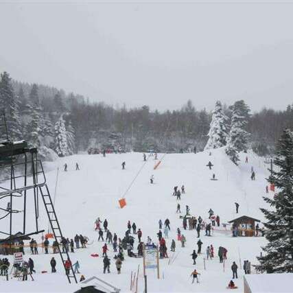 Servicebereich und Stellplatz für Wohnmobile