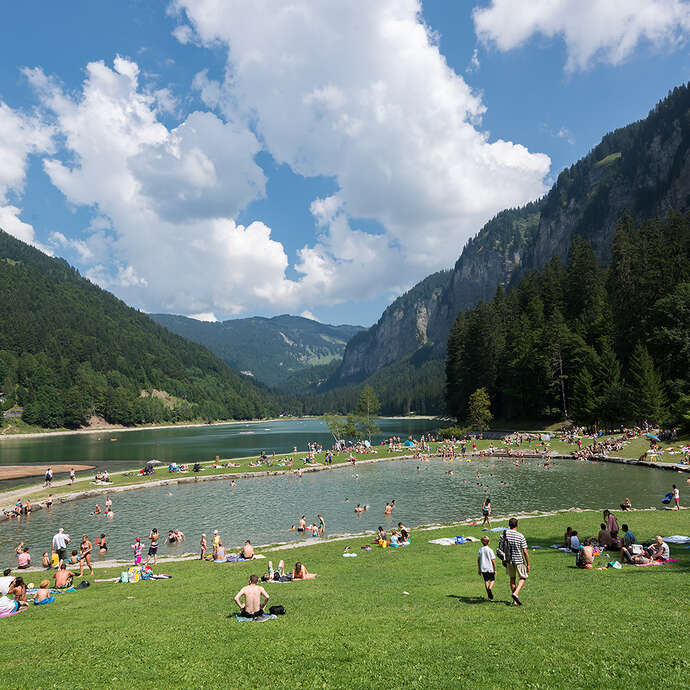Plage du lac de Montriond