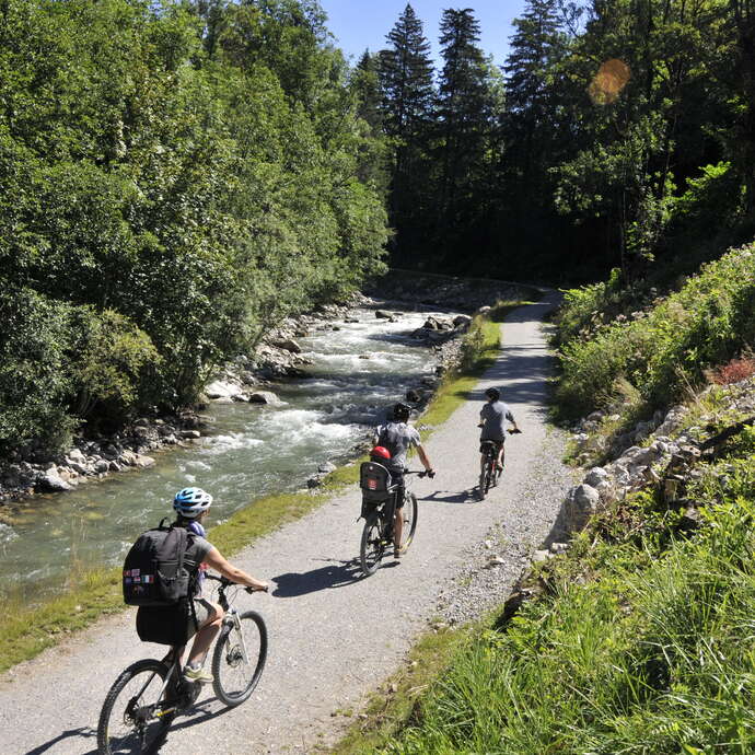 Mountain electric bike outing