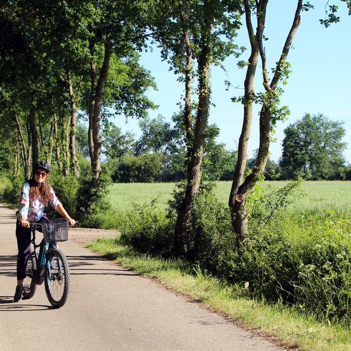 Boucle cyclable F8 : entre plaine et monts à vélo : Montrond-les-Bains / Saint-Cyr-les-Vignes