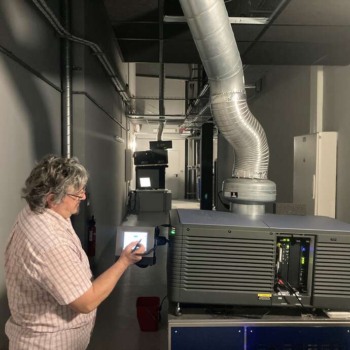 Visite des cabines du cinéma VEO Grand-Lumière