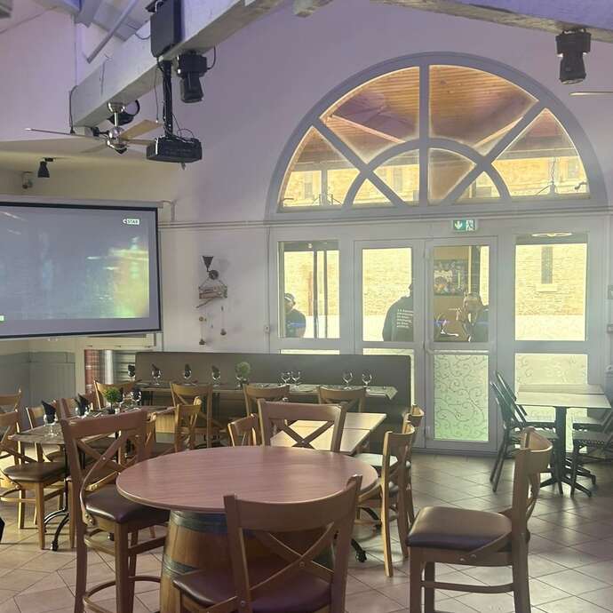 Restaurant / Bar de la place