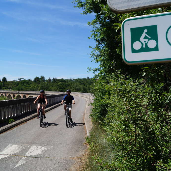 Boucle cyclable F2 : aux portes des Gorges de la Loire à vélo : Balbigny / Pinay