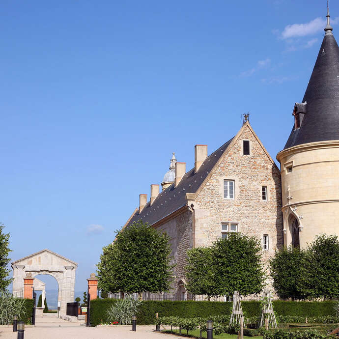 Une visite guidée historique du château de Bouthéon