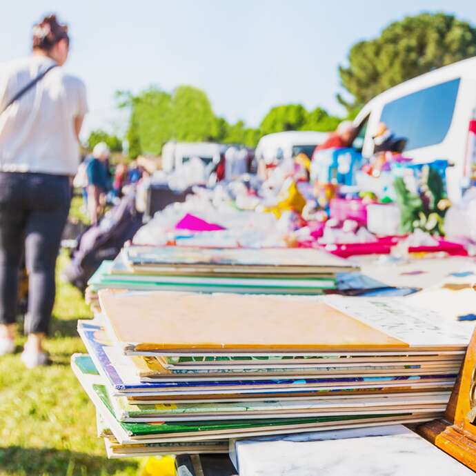 Brocante • Loisirs et voyages avec les Chiens verts