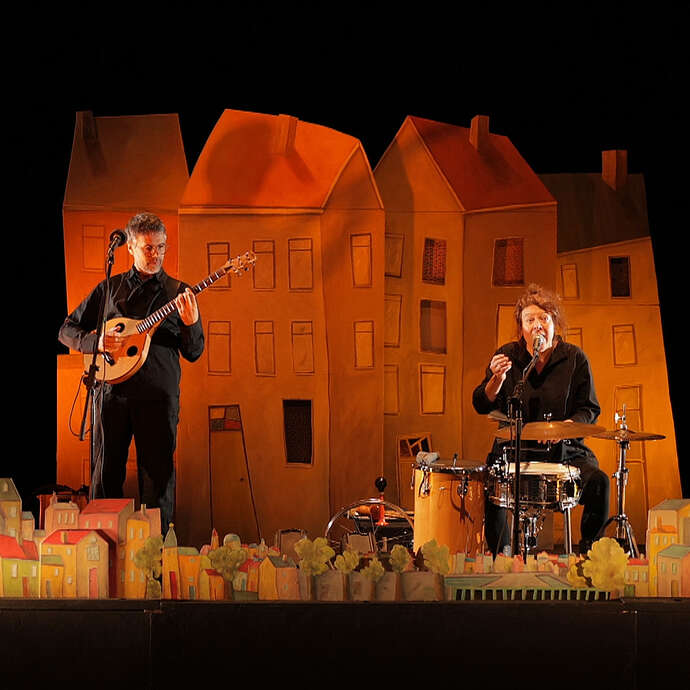Un chat dans la ville - La Biennale fête la musique