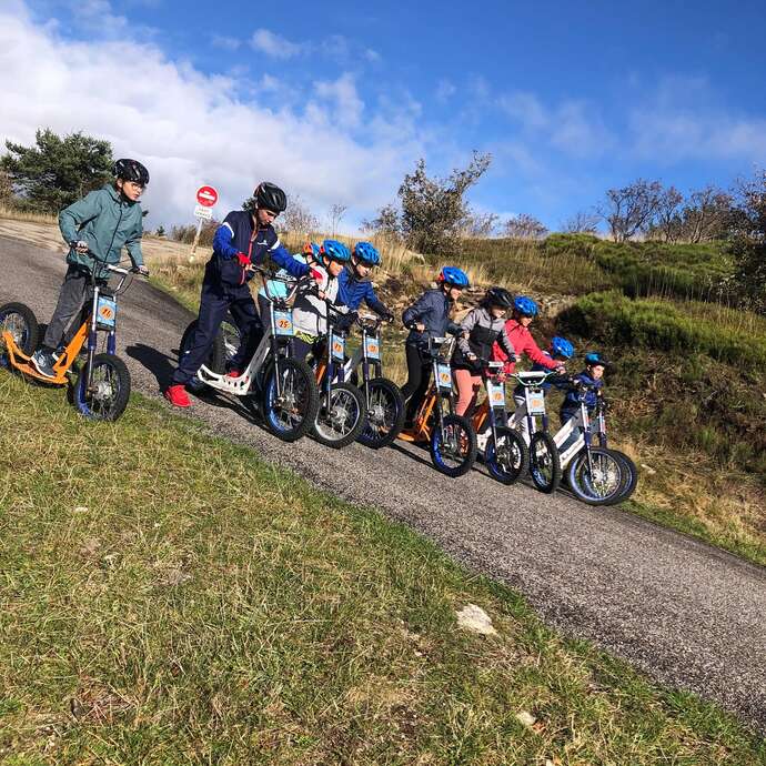 Eté 2026 - Bougez dans le Pilat - Trottinette de descente tout terrain (mini-trotteur - à partir de 6 ans) - Maclas