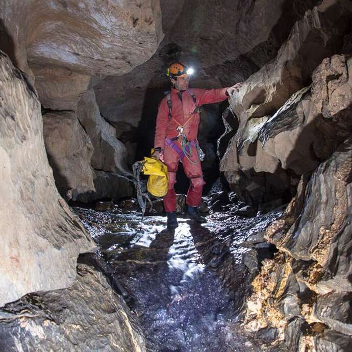 Vicdessos cave with Vertikarst