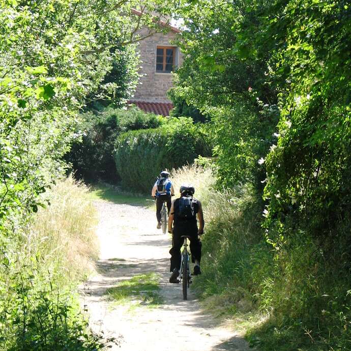 Les Tours de Chambles - 56 itinéraires VTT Loire