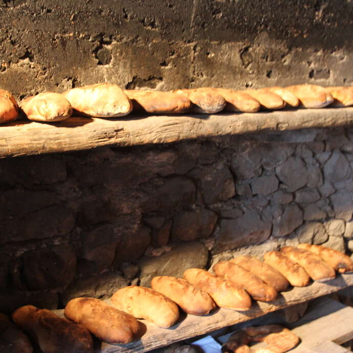 Cuisson et vente dans le four de Porte Guine