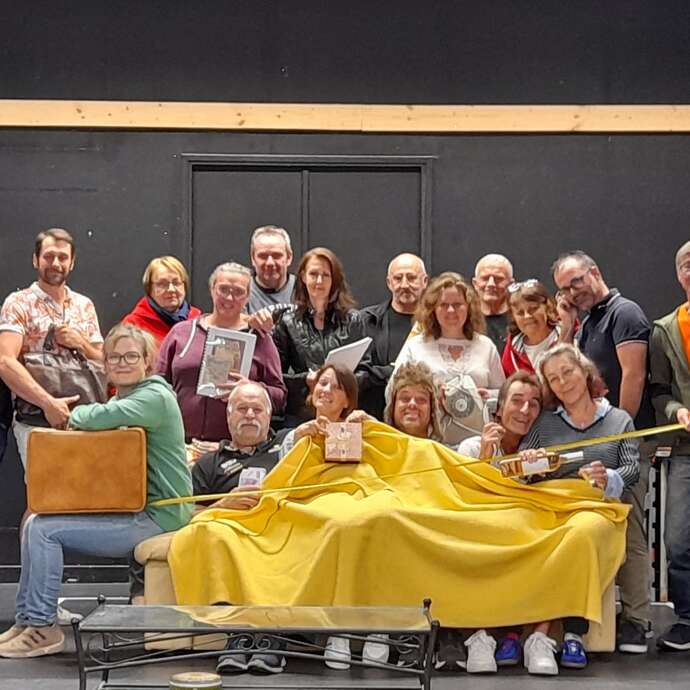 La Troupe de St Denis de Cabanne présente « Espèces menacées»