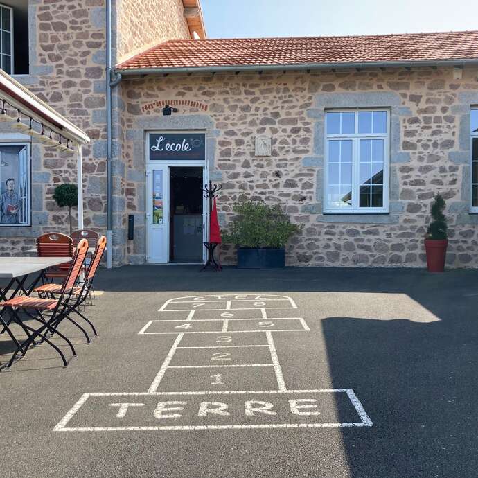 At Chez Arthur and Zoé's - Auberge l'école
