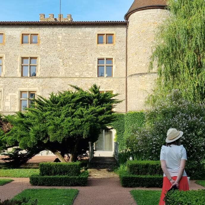 Danse médiévale aux jardins du château de Tanay