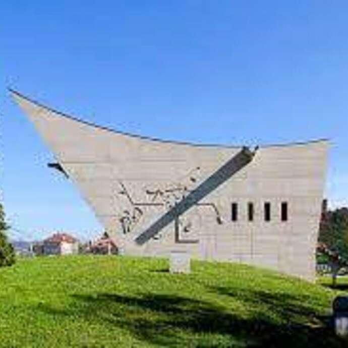 Guided tours Maison de la Culture and church