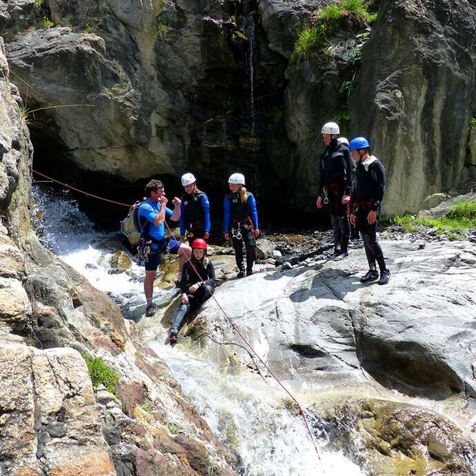 Canyoning met het gidsenbureau