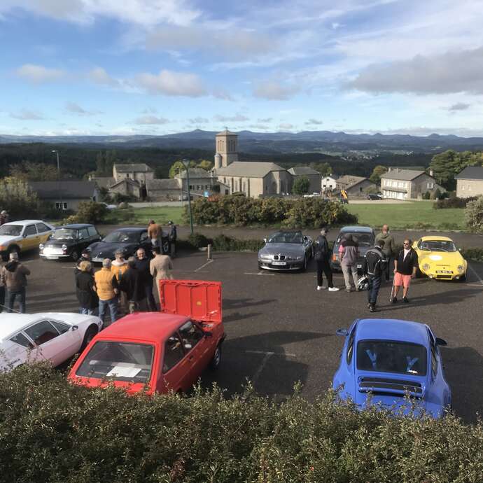 Rassemblement de voitures anciennes