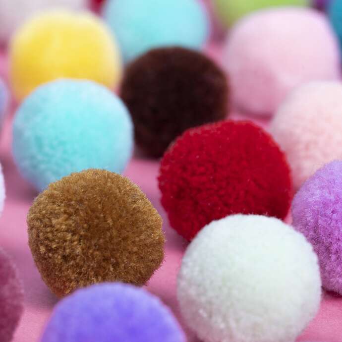 Atelier Pompons monstres - L'été à Beauséjour