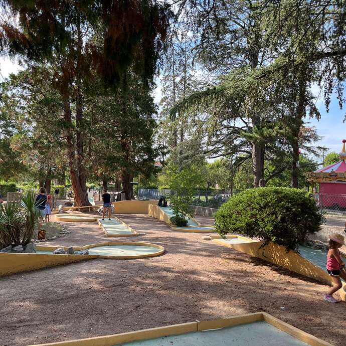 Mini-golf