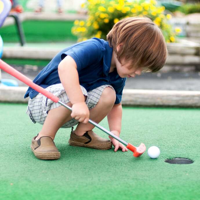 Animations sportives - Mini-golf, manège carroussel et pause gourmande - Les Estivales du Parc