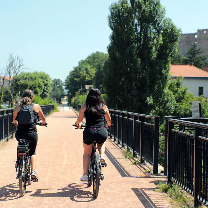 Balade à vélo électrique ... La Loire et son héritage