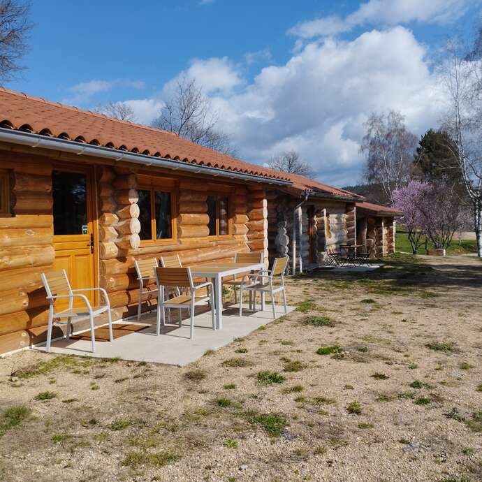 Log cabin 3 "Pic Pelé" on the MUNICIPAL CAMPSITE  "La Roche"