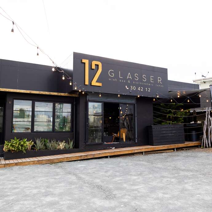 12 Glasser