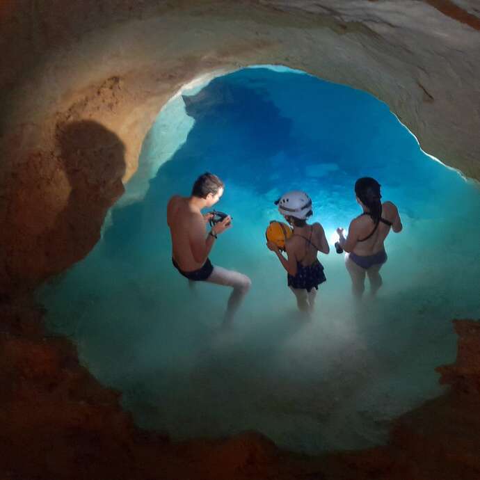 Hot water abyss with Vertikarst